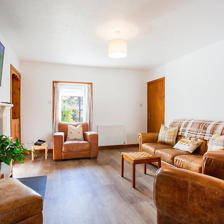 Mike'S 3-Bedroom Countryside Cottage 阿尔内斯 外观 照片