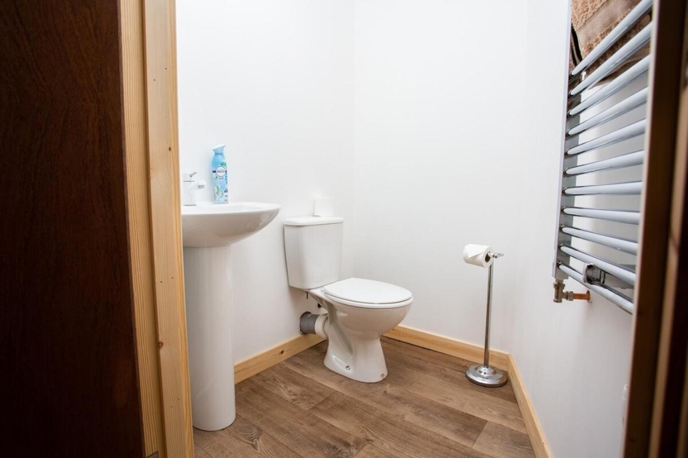 Mike'S 3-Bedroom Countryside Cottage 阿尔内斯 外观 照片